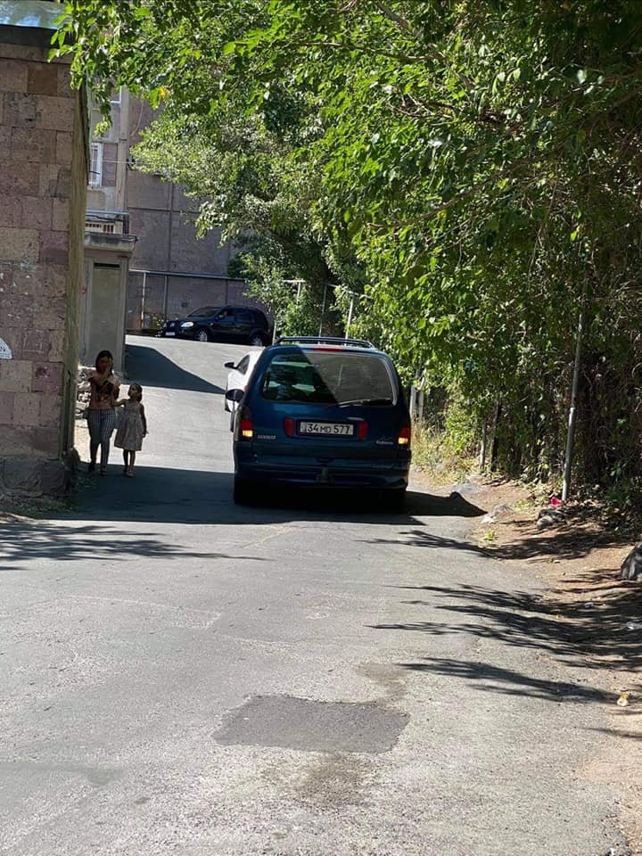 Դավթաշեն 1-ին թաղամաս, թիվ 61 մանկապարտեզի հարակից տարածքում մեկնարկեցին նոր մայթեզրի կառուցման աշխատանքները