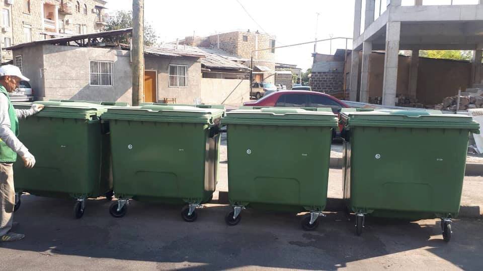 Կենցաղային աղբի համար նախատեսված աղբամանները պարբերաբար ախտահանվում և լվացվում են
