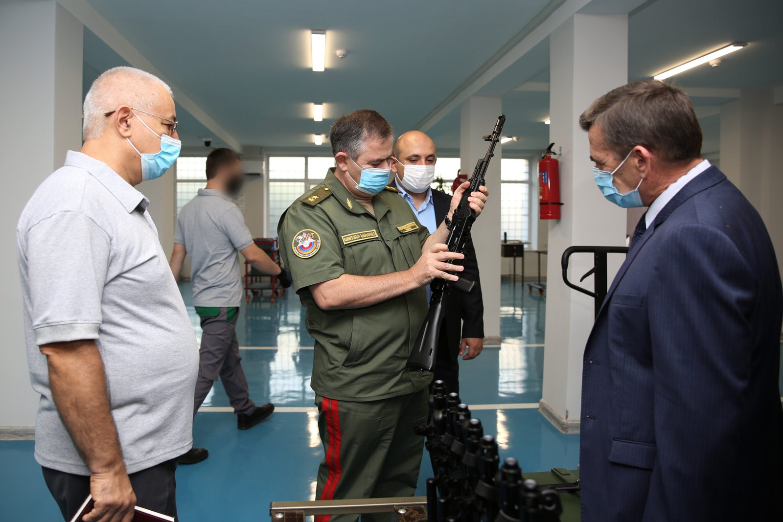 ՀՀ ԲՏԱ նախարարության ռազամարդյունաբերության կոմիտեի նախագահը այցելել է «Կալաշնիկով» ինքնաձիգի արտադրամաս