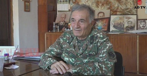 Ֆանտազիոր չեմ, բայց ողջունում եմ այն մարդկանց, ովքեր ուզում են Բաքվում չայ խմել, եթե հրավիրեն, ես էլ կգնամ. Կոմանդոս (տեսանյութ)