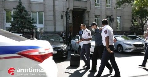 Վազգեն Սարգսյան փողոցից ոստիկանները կասկածելի վարքագծով անձի տեղափոխեցին բաժին | Հայկական ժամանակ