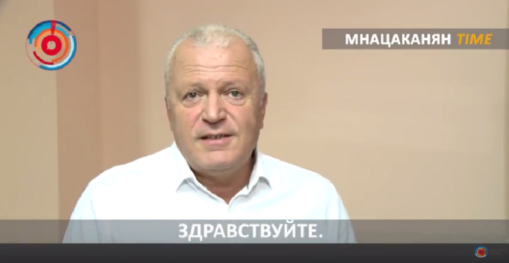 Բարեւ Ձեզ! Ասում են, որ ինչ-որ գաղտնի հանդիպման ժամանակ առնվազն 100 երգիչ, դերասան և հարսանիքի վարող որոշել են լքել Հայաստանը