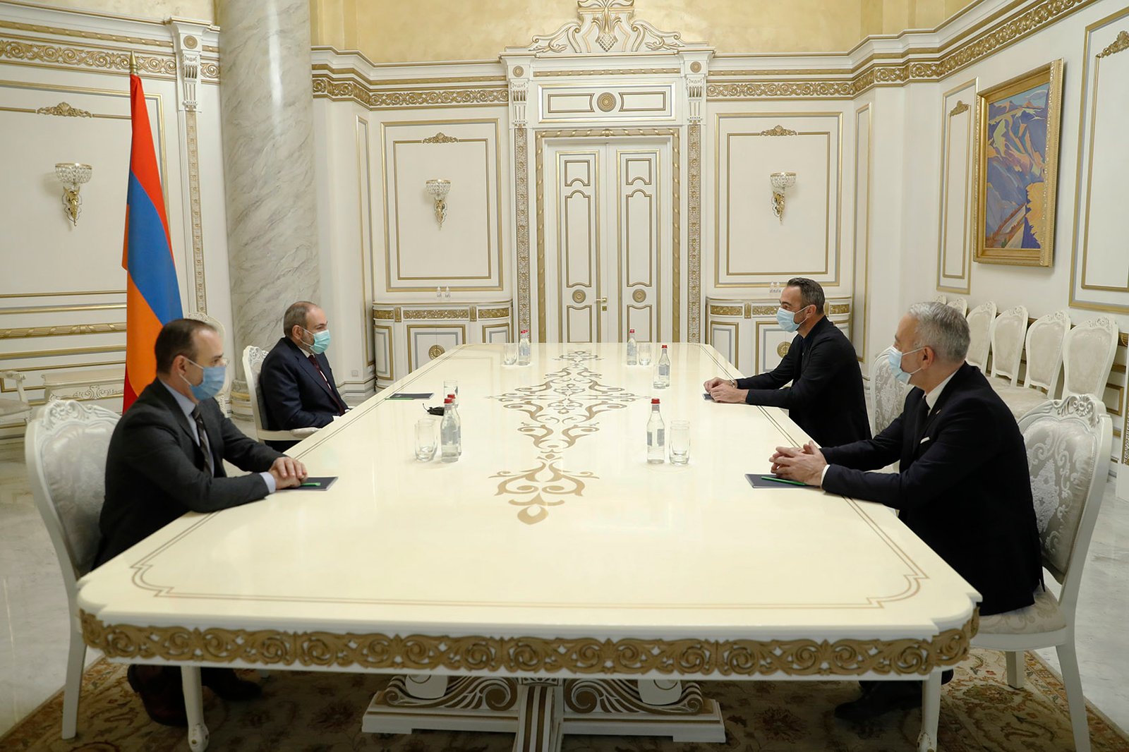 «Այս բարդ ժամանակներում պետք է լինենք միահամուռ և մեկտեղենք համազգային ներուժը». վարչապետն ընդունել է Ջորկաեֆ եղբայրներին