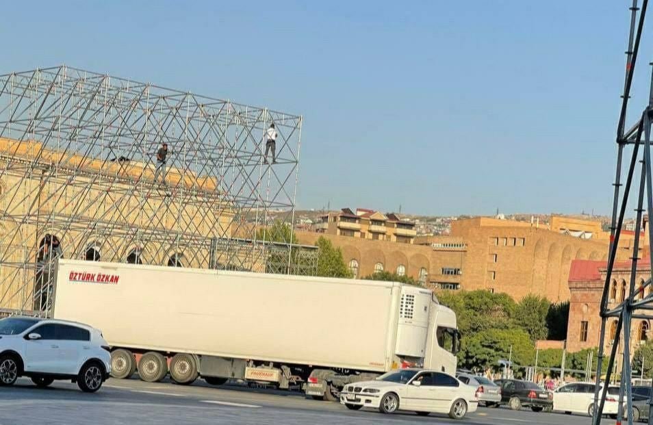 Անկախության միջոցառման տեխնիկան ներմուծվել է Գերմանիայից. գերմանական ընկերությունը այն մատակարարել է թուրքական բեռնատարով․ «Դոմինո փրոդաքշնի» պարզաբանումը
