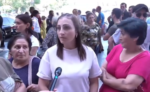 Ղարաբաղ չենք գնալու, ոնց գրիչի ծայրով մեր տները տվեցին, ըտենց էլ թող մեզ ՀՀ տուն տան