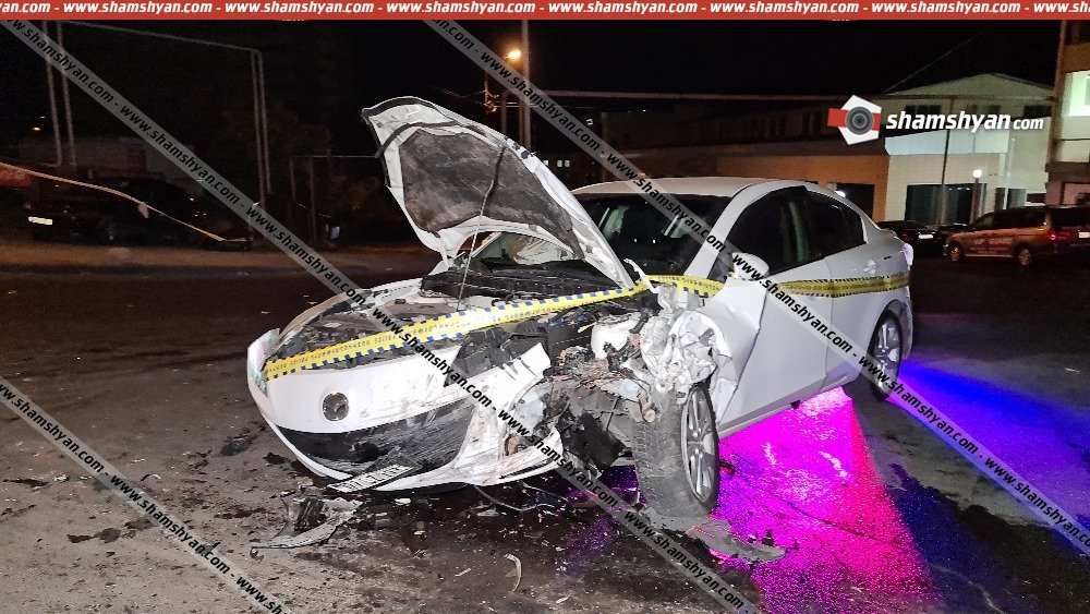 Խոշոր ավտովթար՝ Երևանում. բախվել են Mazda-ն ու Opel-ը, 3 վիրավորներից մեկին ավտոմեքենայից դուրս են բերել փրկարարները՝ օգտագործելով հատուկ տեխնիկա