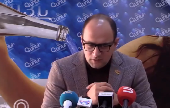 Nikol ukhadi