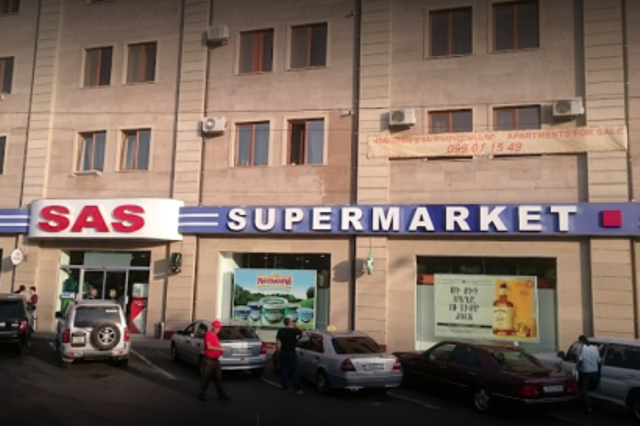 Դանակահարություն Երևանում. «ՍԱՍ» սուպերմարկետի 24-ամյա աշխատակիցը կրծքավանդակի ձախ մասում ստացած վնասվածքով տեղափոխվել է հիվանդանոց