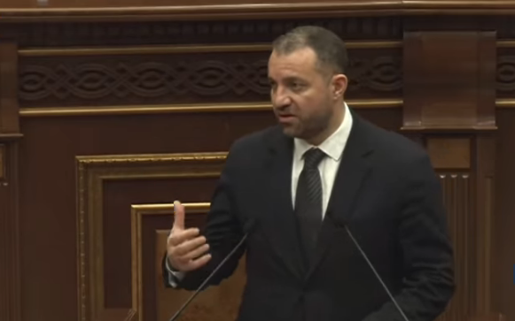 ՀՀ ԿԲ-ն և ՌԴ ԿԲ-ն միասին աշխատում են՝ ռուբլի-դրամ սվոփ կնքելու համար. էկոնոմիկայի նախարար