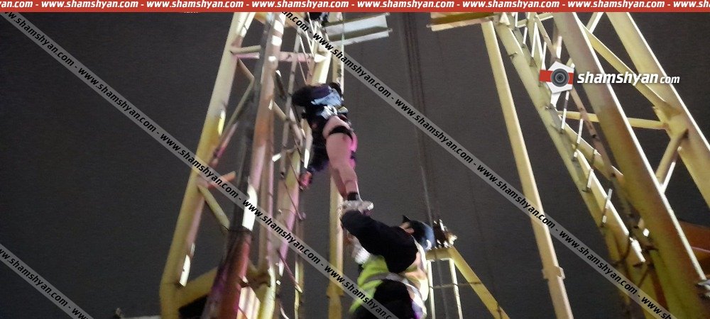 Երևանում. երիտասարդ աղջիկը «Ռոսիա մոլ»-ի մոտ բարձրացել էր վերամբարձ կռունկը, նրան այնտեղից մեծ դժվարությամբ իջեցրել են Երևանի գնդի պարեկները.