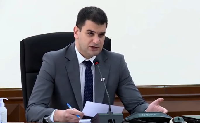 Նպատակային պռավալ եք տալիս, ձեզ նկատողություն եմ տալիս, մի տարի ոչ մի բան չեք անում. քաղաքապետ