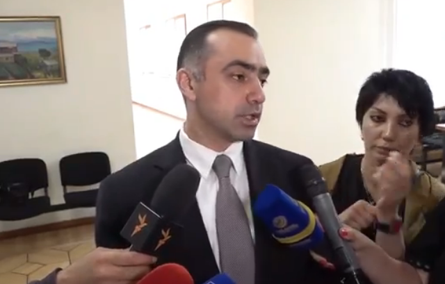 Ոստիկանն իրավունք ունի պատգամավորին բերման ենթարկել, եթե վերջինս փողոց է փակել, նա էլ չի ճանաչել