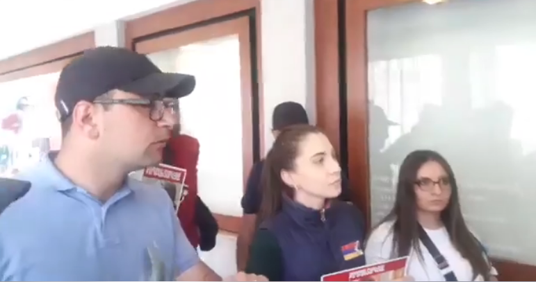 Ընդդիմադիր պատգամավորներին թույլ չեն տալիս մտնել դահլիճ