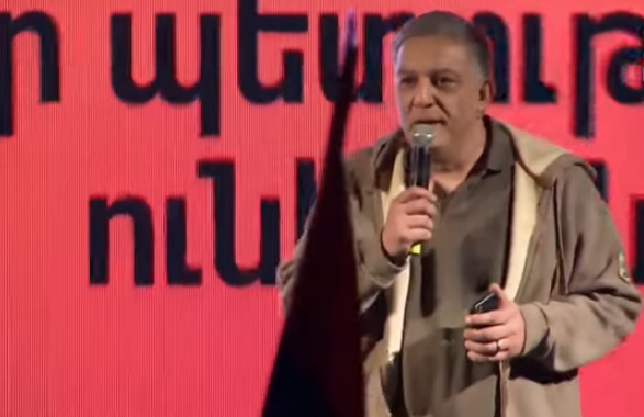 Կարմիր և սև բերետներով տղաներ, սրիկա լինելու հրաման չի լինում, չմտածեք, որ դա եք ասելու