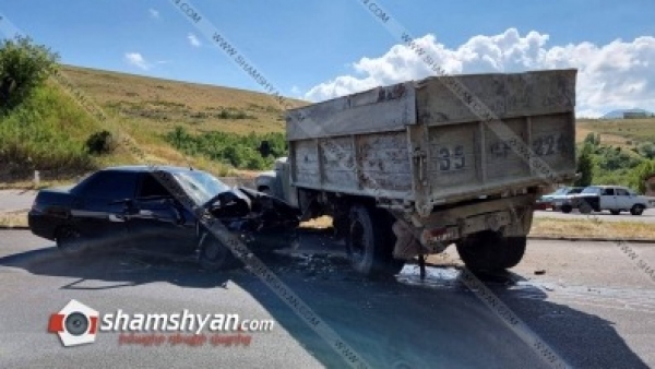 Քիչ առաջ «Պալկովնիկի օբյեկտ»-ի մոտ Lada-ն մխրճվել է խախտում կատարած ЗИЛ 130-ի մեջ