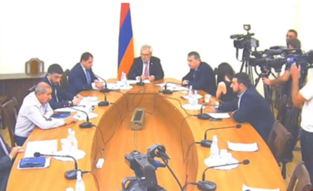 Պատերազմի դեպքում պատասխանատվությունն ո՞ւմ վրա է ընկնում՝ ԳՇ պետի՞, թե՞ նախարարի․ պատգամավորը՝ Պապիկյանին. ՏԵՍԱՆՅՈՒԹ